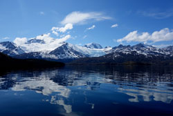 Le voilier devant le glacier Pia - Patagonie - Concept Voile