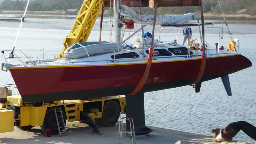 Quilla elevadora tipo torpedo con doble timón